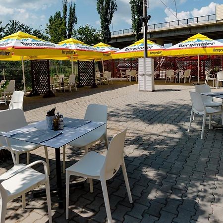 Pensiunea Vialux Бакэу Экстерьер фото
